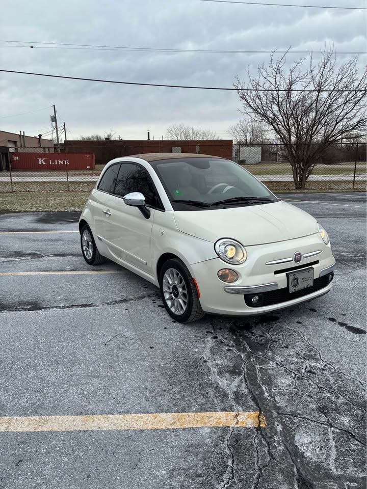 2015 FIAT 500c Lounge's photo
